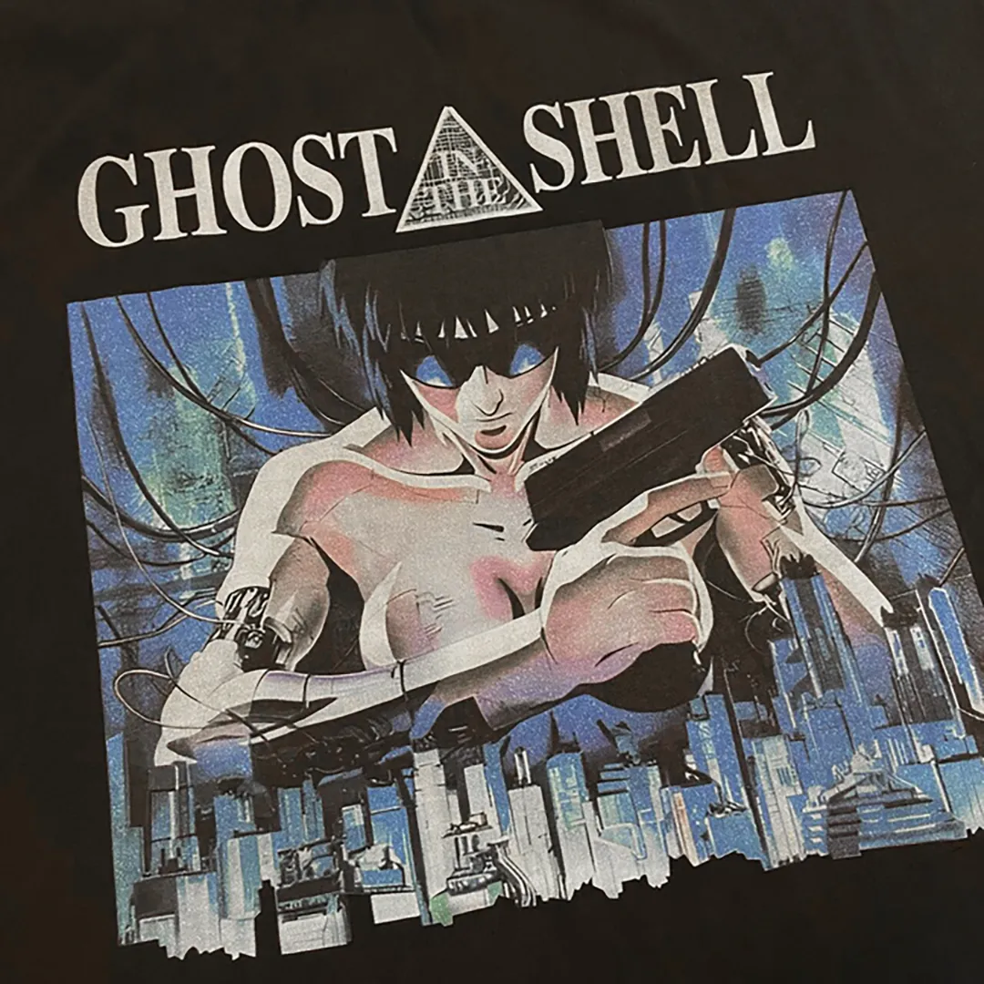 Mechao Saint Michael's retro co-branded anime Ghost in the Shell washed and distressed loose short-sleeves with digital white ink direct printing, the fabric is breathable and the pattern is three-dimensional and clear. Style number: S803 Fabric: Double yarn 240g Size: S-M-L-XL Color: Washed black Price: P118